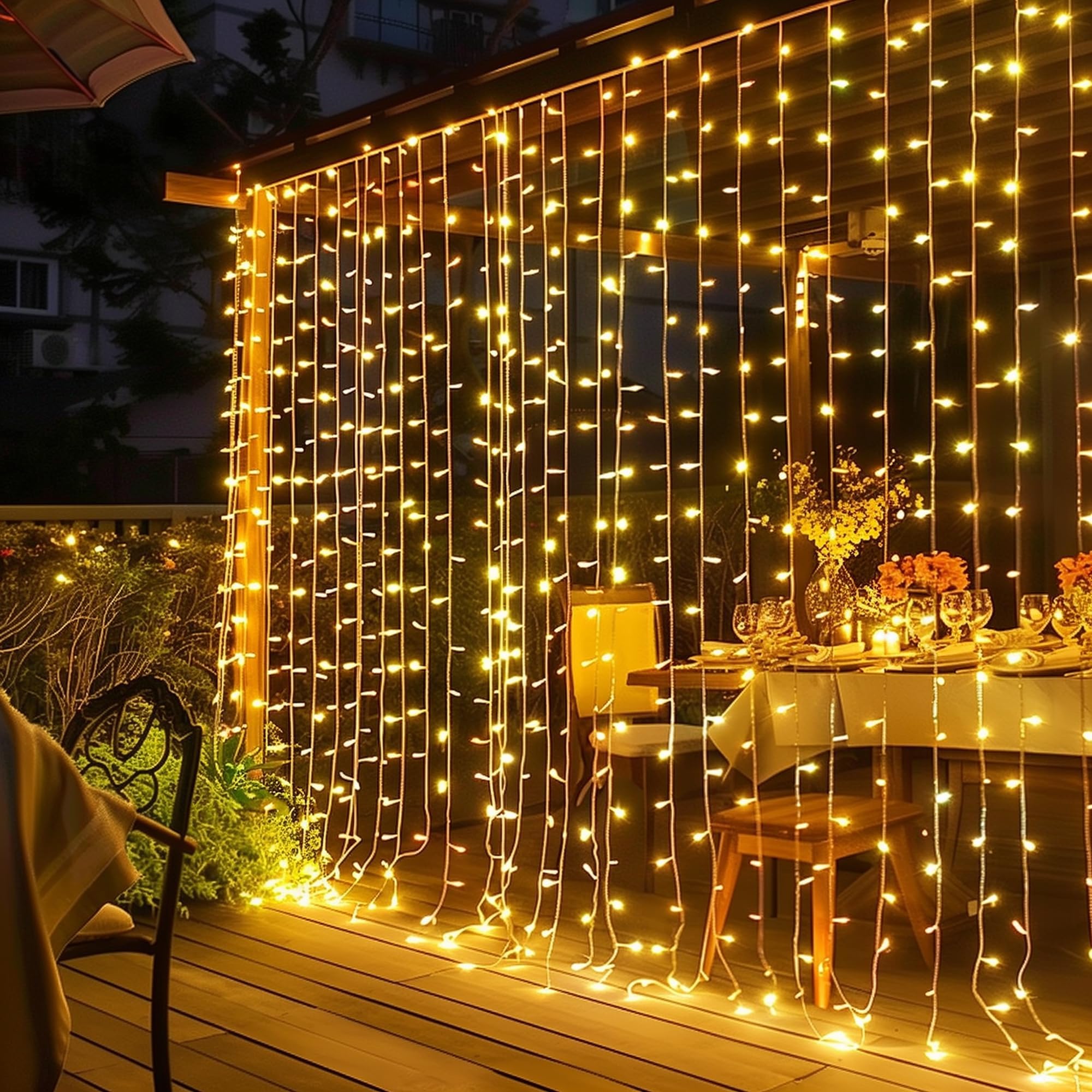 Fairy Light Curtain - 「ダズル・ブライト 300 LED カーテンライト」。寝室用のプラグ式フェアリーライト、クリスマス用の吊り下げ式ストリングライト。窓の背景、壁、結婚式、パティオ、屋内、寮、パーティーの装飾に。暖色系の白色。