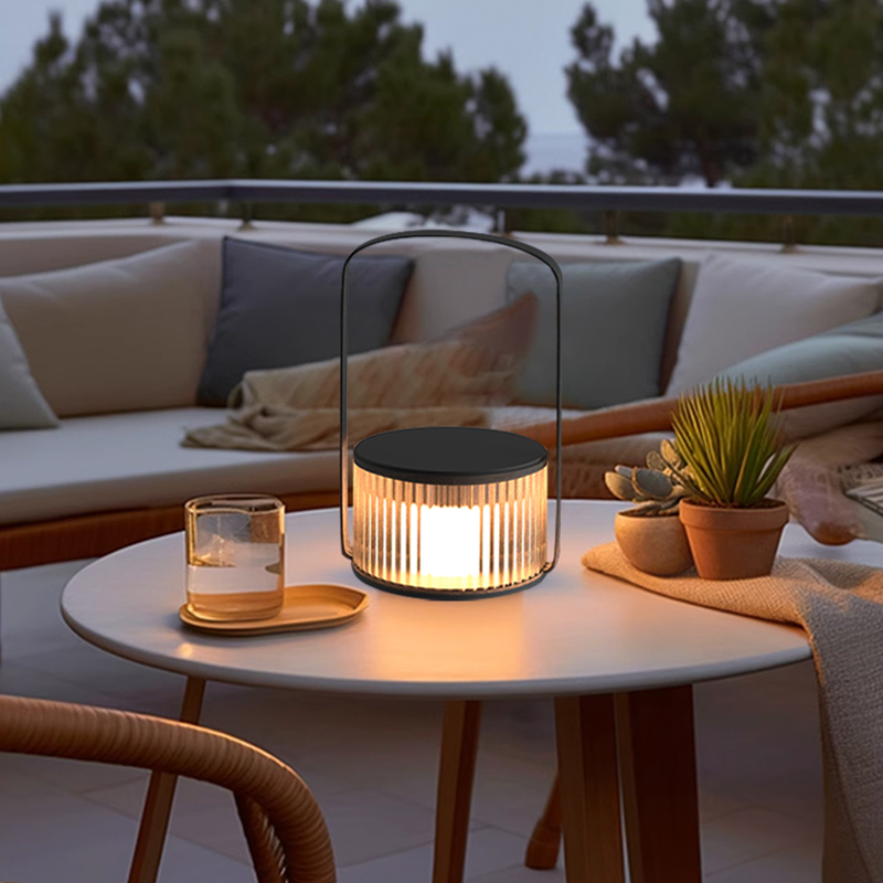 屋外充電式ポータブルアンビエントライトソーラー芝生ヴィラガー - Garden Lighting Decor のレビューと価格